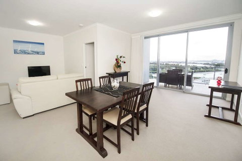 Curtis Central Apartments - Accommodation Redcliffe 5