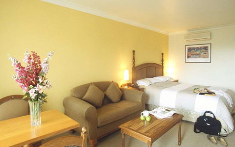 Best Western Plus The Tudor-Box Hill - Accommodation Redcliffe 2