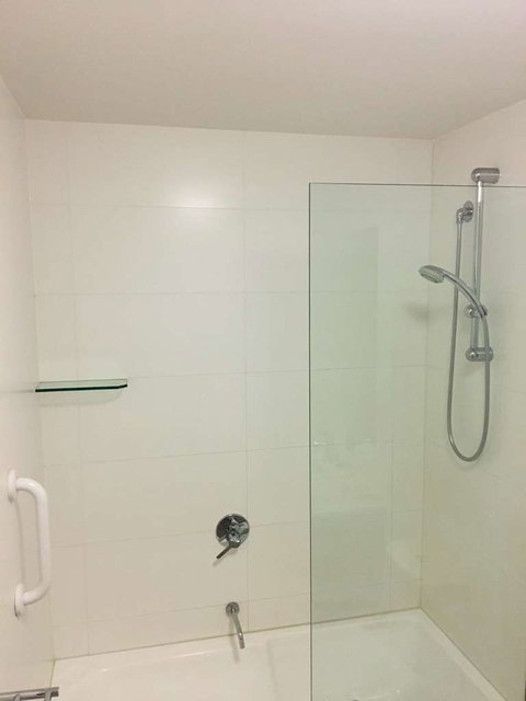 Best Western Plus The Tudor-Box Hill - Accommodation Redcliffe 4