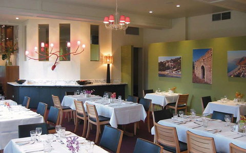 Best Western Plus The Tudor-Box Hill - Accommodation Redcliffe 10