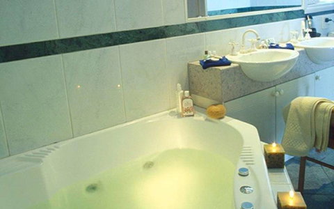 Best Western Plus The Tudor-Box Hill - Accommodation Redcliffe 12