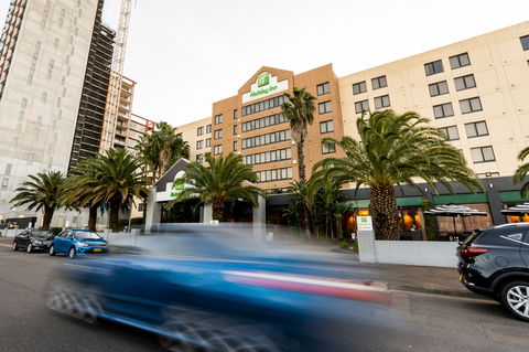 Holiday Inn Parramatta - Accommodation Redcliffe 1