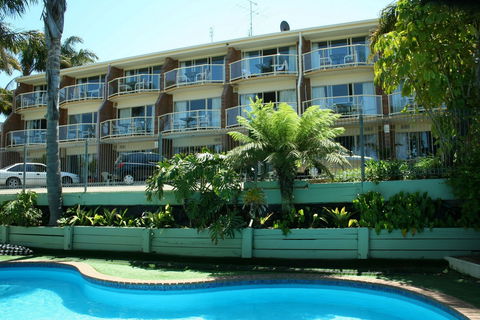 Sapphire Waters Motor Inn - Accommodation Redcliffe 0