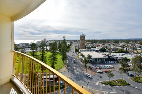 Atlantic Tower Motor Inn - Accommodation Redcliffe 1