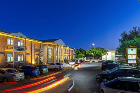Adelaide Inn - Accommodation Redcliffe 0