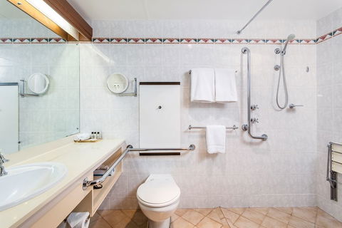 Adelaide Inn - Accommodation Redcliffe 2