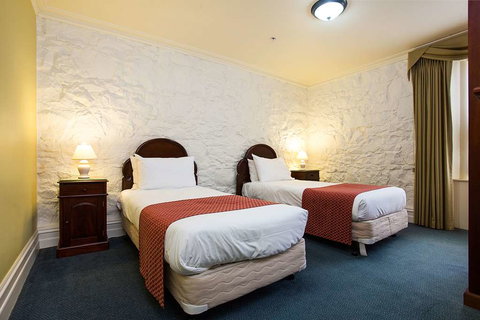 Quality Hotel Bentinck - Accommodation Redcliffe 2