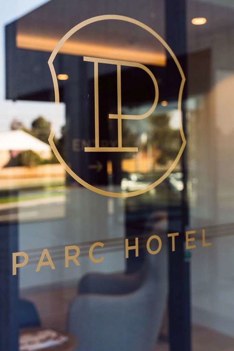 Parc Hotel - Accommodation Redcliffe 0