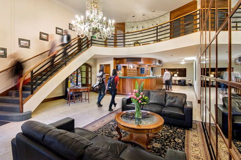 Adelaide Inn - Accommodation Redcliffe 1