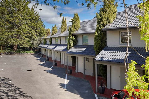 Elphin Villas - Accommodation Redcliffe 0