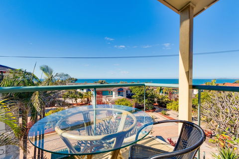 Aqualuna Beach Resort - Accommodation Redcliffe 0