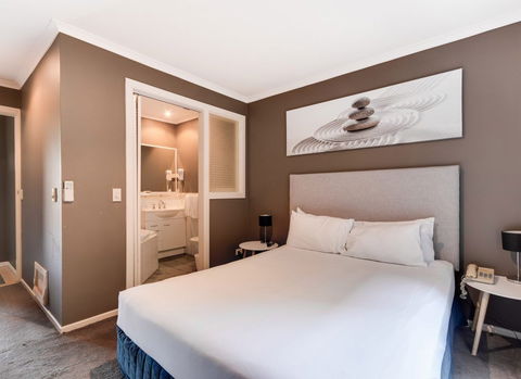 Aqualuna Beach Resort - Accommodation Redcliffe 1