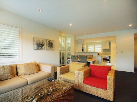 Oaks Pacific Blue Resort - Accommodation Redcliffe 2
