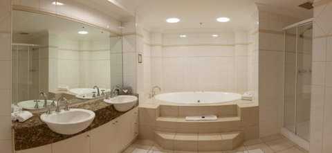 Quality Apartments Adelaide Central - Accommodation Redcliffe 2