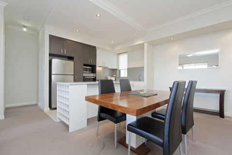 Zappeion Apartments - Accommodation Redcliffe 1