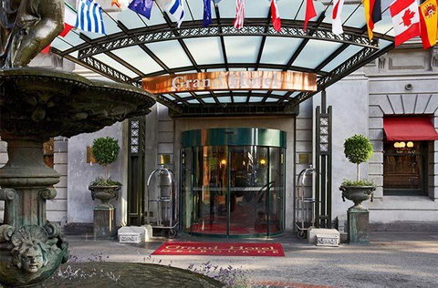 Quest Grand Hotel Melbourne - Accommodation Redcliffe 2