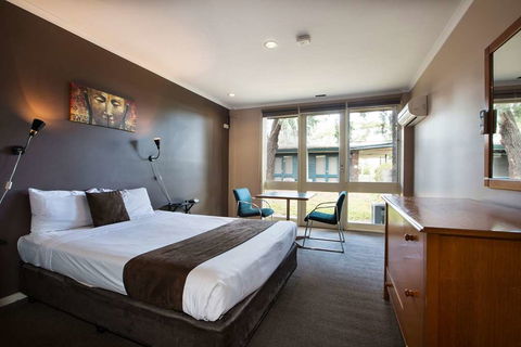 Burvale Hotel - Accommodation Redcliffe 3