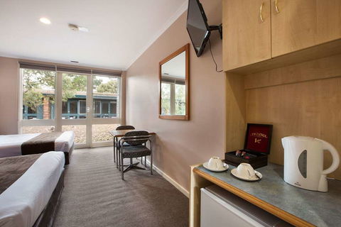 Burvale Hotel - Accommodation Redcliffe 5