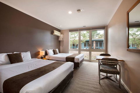 Burvale Hotel - Accommodation Redcliffe 6