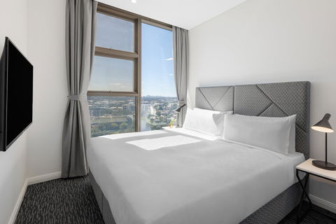 Meriton Suites George St - Accommodation Redcliffe 1