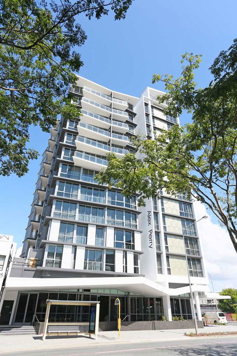 Alex Perry Hotel and Apartments - Accommodation Redcliffe 0