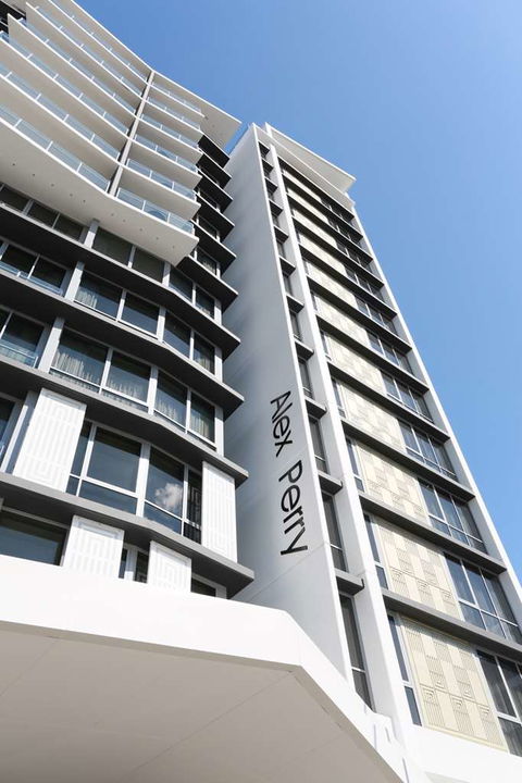 Alex Perry Hotel and Apartments - Accommodation Redcliffe 1