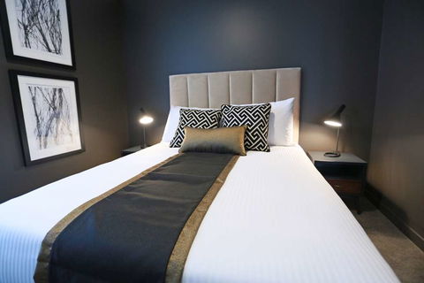 Alex Perry Hotel and Apartments - Accommodation Redcliffe 10