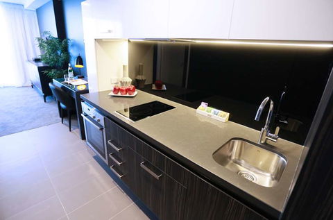 Alex Perry Hotel and Apartments - Accommodation Redcliffe 11