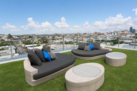 Alex Perry Hotel and Apartments - Accommodation Redcliffe 16