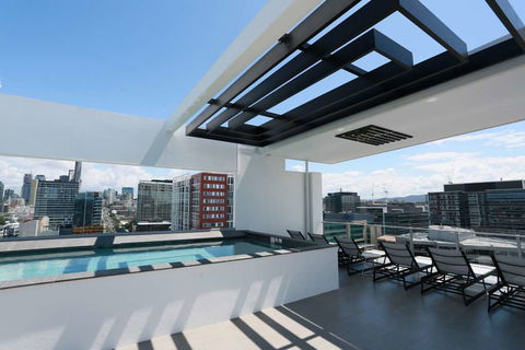 Alex Perry Hotel and Apartments - Accommodation Redcliffe 17