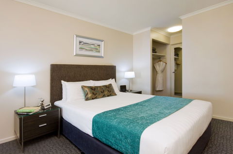 Pacific Suites Canberra - Accommodation Redcliffe 4