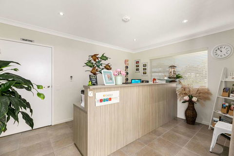 Econo Lodge Beachside - Accommodation Redcliffe 3