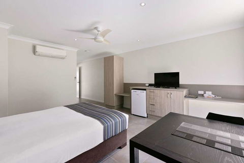 Econo Lodge Beachside - Accommodation Redcliffe 6