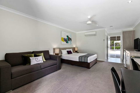 Econo Lodge Beachside - Accommodation Redcliffe 8