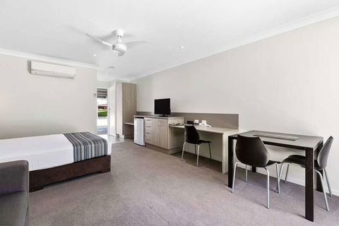 Econo Lodge Beachside - Accommodation Redcliffe 9