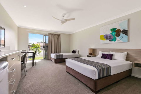 Econo Lodge Beachside - Accommodation Redcliffe 10