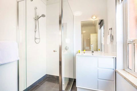 Nightcap Rose & Crown Hotel - Accommodation Redcliffe 1