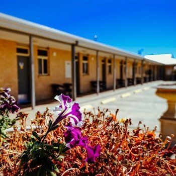 MAS Country Club Motor Inn - Accommodation Redcliffe 1