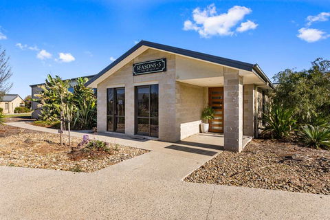 Quality Suites Point Cook Seasons 5 - Accommodation Redcliffe 1
