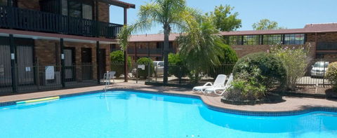 Maclin Lodge - Accommodation Redcliffe 1