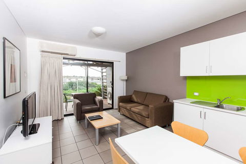 Majestic Oasis Apartments - Accommodation Redcliffe 2