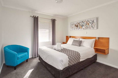 Elphin Villas - Accommodation Redcliffe 4