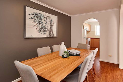 Elphin Villas - Accommodation Redcliffe 9