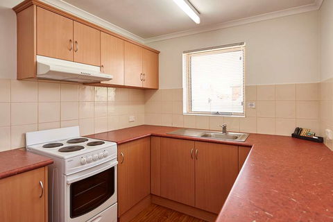 Elphin Villas - Accommodation Redcliffe 10