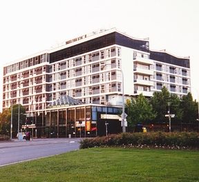 Hotel Adelaide International - Accommodation Redcliffe 0