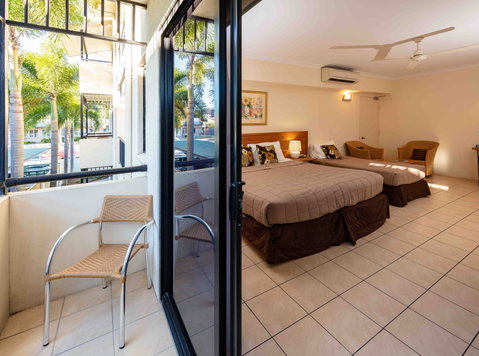 Cairns Queenscourt - Accommodation Redcliffe 2