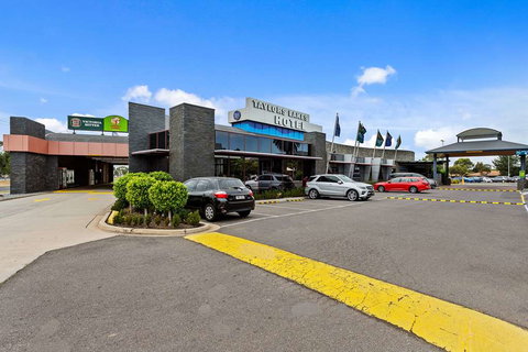 Quality Inn Taylors Lakes Motel - Accommodation Redcliffe 2