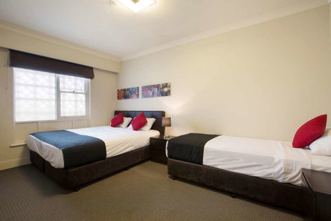 Enfield Hotel - Accommodation Redcliffe 1
