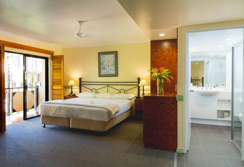 Palm Royale Cairns - Accommodation Redcliffe 1