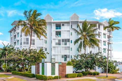 201 Lake Street - Cairns - Accommodation Redcliffe 0